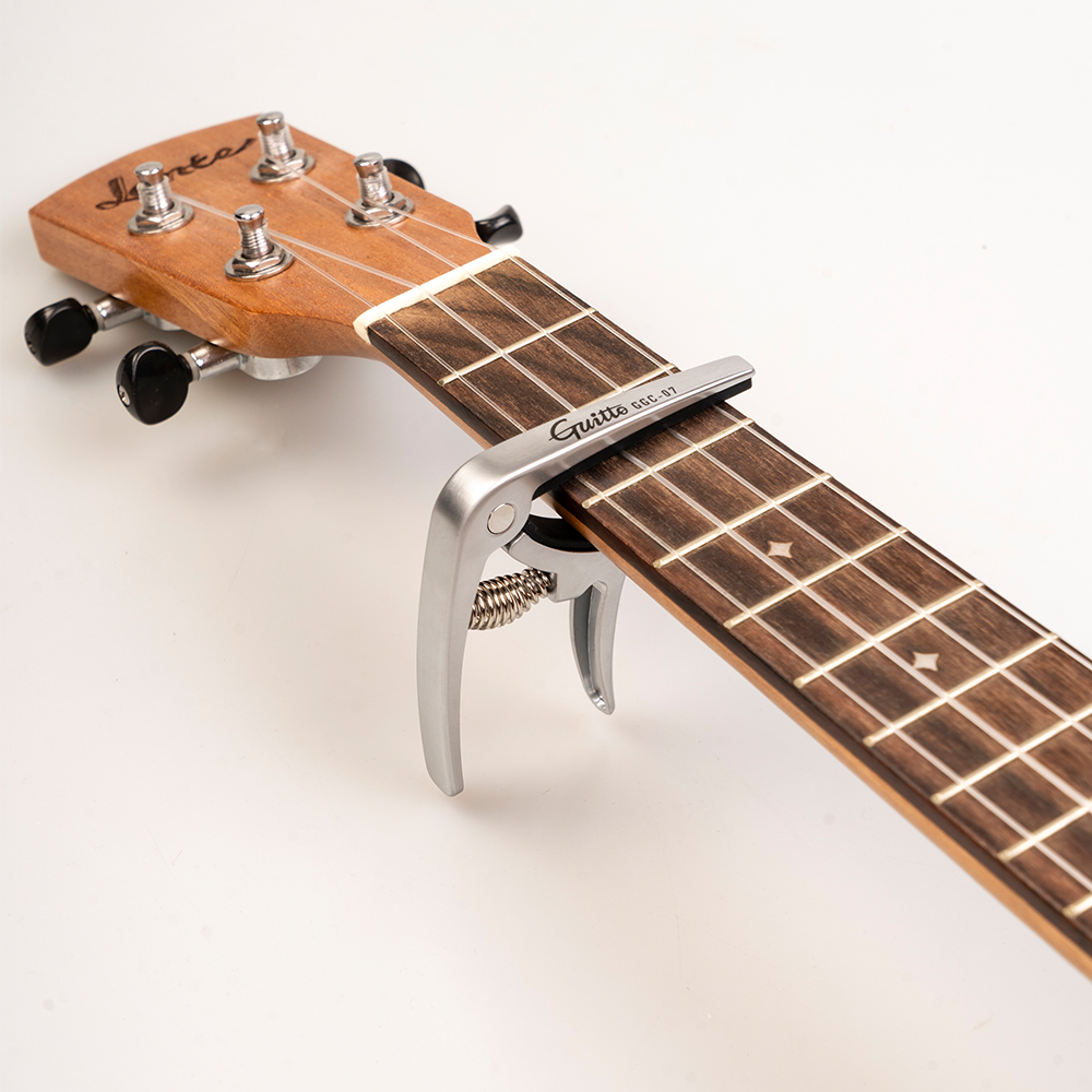 GUITTO GGC-07 Ukulele Capo Qui - Musical Instrument Note recensie en prijs